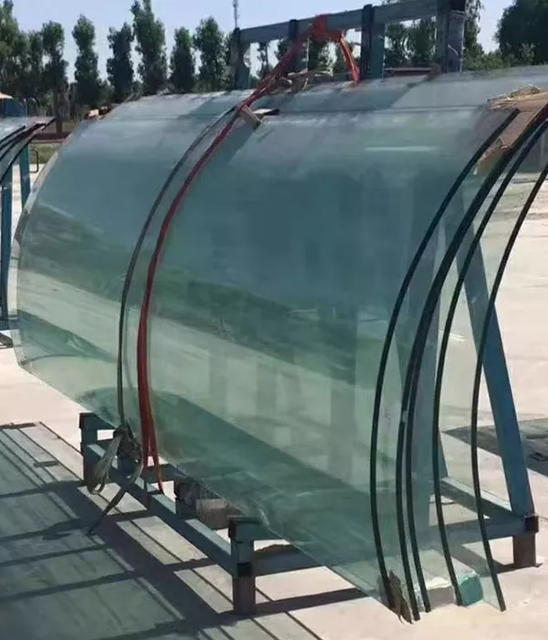 Folyamatos öntés és melegen hajlító üveg